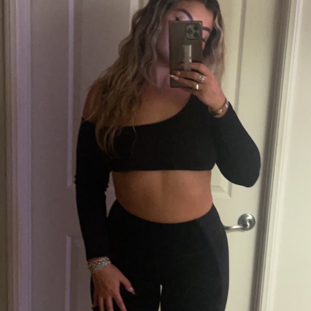 MOVING SALE Zaful Black Ribbed Off Shoulder Cropped Long Sleeve Knit Top - Picture 2 of 8